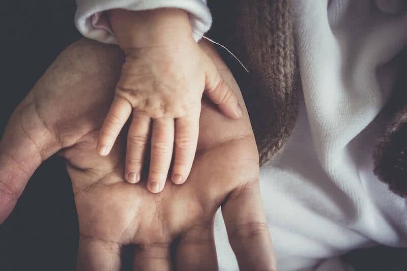 Warzen Hand, Hand von Vater und Kind symbolisch